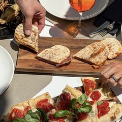 Da iconico bar di Trani a bistrot (con B&B): così rinasce l’Extra Bar