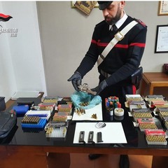 Armi e munizioni: tre arresti a Ruvo. Anche una micidiale penna-pistola