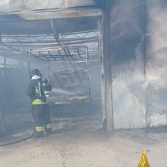 Incendio in un capannone a Ruvo di Puglia