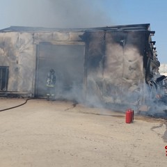 Incendio in un capannone a Ruvo di Puglia