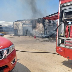 Incendio in un capannone a Ruvo di Puglia