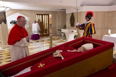 Morte Papa Francesco, proclamato il lutto nazionale per 5 giorni