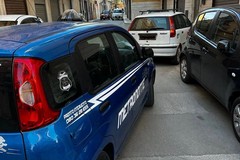 A bordo di un'auto rubata, inseguiti dalla Metronotte e bloccati