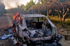 Auto incendiata in un vigneto sulla Ruvo-Altamura: sul posto i Vigili del Fuoco