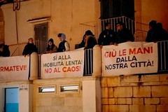 "Ruvo s'è desta": protesta silenziosa contro le piste ciclabili nel centro abitato