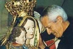 Le classi terze della "Cotugno-Carducci-Giovanni XXIII" in cammino con don Tonino