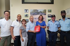 RuvoLab dona defibrillatore alla Metronotte, ieri la cerimonia di consegna