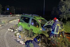 Incidente sulla SP85: auto finisce fuori strada