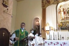 Troppi fedeli in chiesa, i vigili interrompono la Novena ai Santi Medici