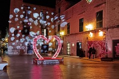 “Love is in the Air”: la nuova iniziativa che illumina Ruvo di Puglia - LE FOTO