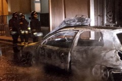 Incendio in via Massari, distrutta un'auto rubata