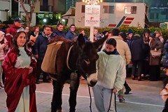 L’arrivo di Santa Lucia e il suo asinello a Ruvo di Puglia – LE FOTO