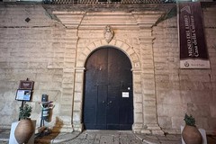 Matrimoni civili nel degrado: la denuncia di Spinelli contro l’inciviltà a Palazzo Caputi