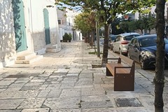 Nuove panchine nel centro di Ruvo di Puglia: completato l’ultimo tassello del progetto di riqualificazione