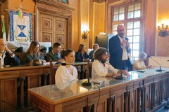 Area metropolitana, i sindaci a Emiliano: «Chiediamo lo stato d'emergenza per rifiuti e roghi tossici»