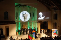 “Risorgere – Il giorno dopo la croce”: a Ruvo il teatro diventa esperienza di coscienza e rinascita – LE FOTO