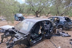 Un cimitero di auto cannibalizzate nell'agro di Ruvo di Puglia
