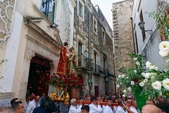 La processione dei Santi Medici riempie le strade di Ruvo di Puglia – LE FOTO