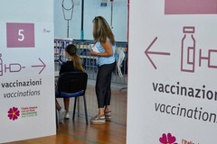Centro vaccinale, accesso solo su prenotazione