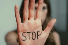 Ruvo di Puglia inaugura la Panchina Rossa: un simbolo contro la violenza sulle donne