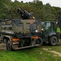 Arif, volontari ed Esercito liberano il Parco dell'Alta Murgia dagli pneumatici abbandonati