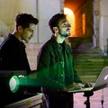 #Proiezioni. In piazza tra buio e luce con proiettori e musica elettronica.