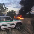 Nube di fumo nero nelle campagne di Ruvo di Puglia