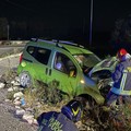 Incidente sulla SP85: auto finisce fuori strada