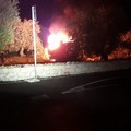 Auto si ribalta e prende fuoco sulla Bisceglie-Ruvo/Corato
