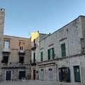Vittime cvili delle Guerre, a Ruvo di Puglia illuminata di blu la Torre dell’Orologio