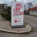  "Vax uccide ", vandali in azione al centro vaccinale