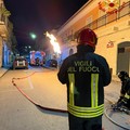 Fiamme dalla bombola del gas: scoppia incendio, un uomo ustionato