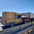 Dopo l'impatto resta incastrata tra le lamiere: morta, lavorava a Ruvo di Puglia