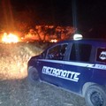 Durante un controllo nell'agro di Ruvo di Puglia spunta un'auto in fiamme