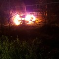 Auto in fiamme sulla sp 231