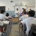 Terza dose di vaccino e monitoraggio Covid nelle scuole, l'andamento in Puglia
