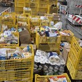La raccolta alimentare dell’Emporio Legàmi batte anche il Natale: comunità unita, giovani protagonisti