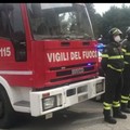 Un applauso per ringraziare medici e infermieri: l'omaggio dei vigili del fuoco all'ospedale di Corato