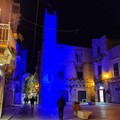 Suggestiva, la Torre  "dipinta " di blu: un pensiero alle vittime civili delle guerre