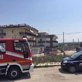 Sterpaglie a fuoco lungo via Scarlatti