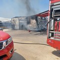 Incendio in un capannone a Ruvo di Puglia: a fuoco anche un camion, Vigili del Fuoco al lavoro