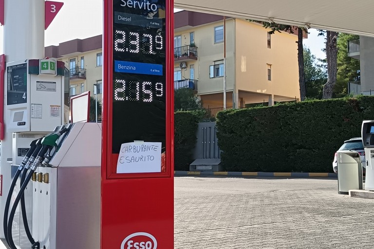 Ruvo resta senza carburante: lunghe code sulla Ruvo-Terlizzi