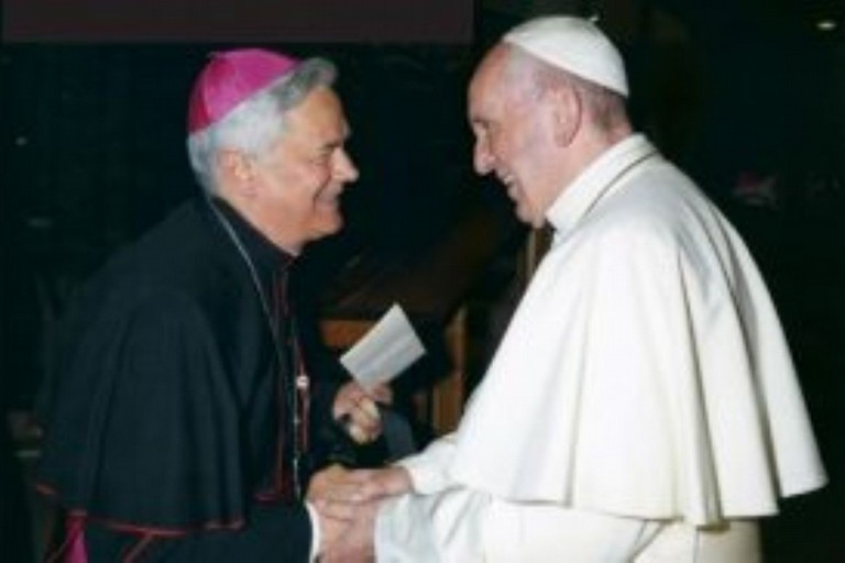 Monsignor Cornacchia con Papa Francesco. <span>Foto Diocesi Molfetta-Ruvo-Giovinazzo-Terlizzi</span>