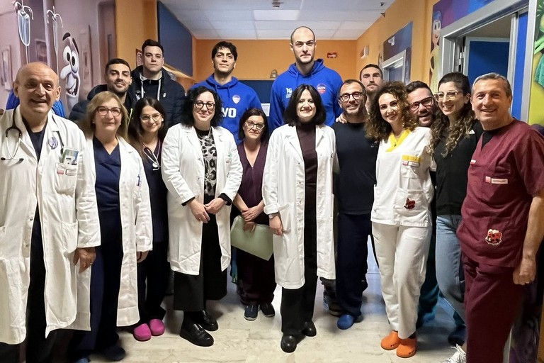 Crifo in visita in pediatria a Ruvo