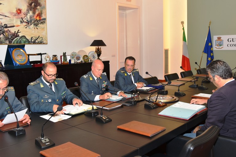 La firma dell'accordo tra Guardia di Finanza e Regione Puglia