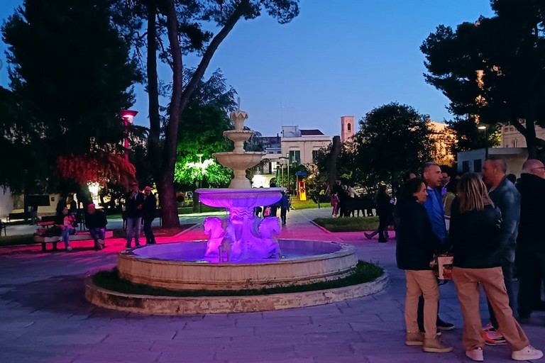 Ruvo si accende di viola per rompere il silenzio sulla fibromialgia