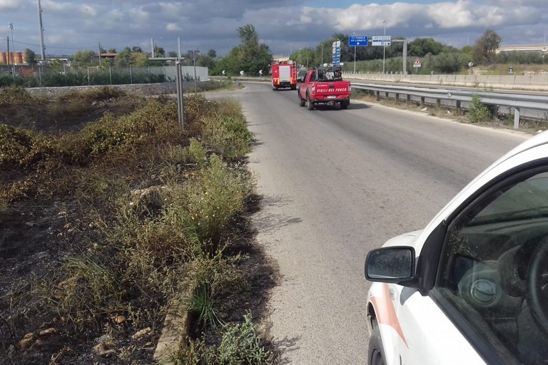 Incendio in contrada Colajanni