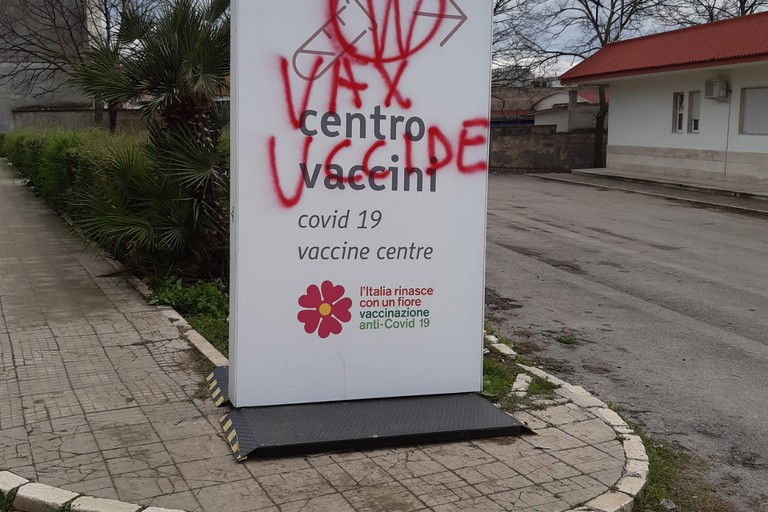 Atto vandalico no vax