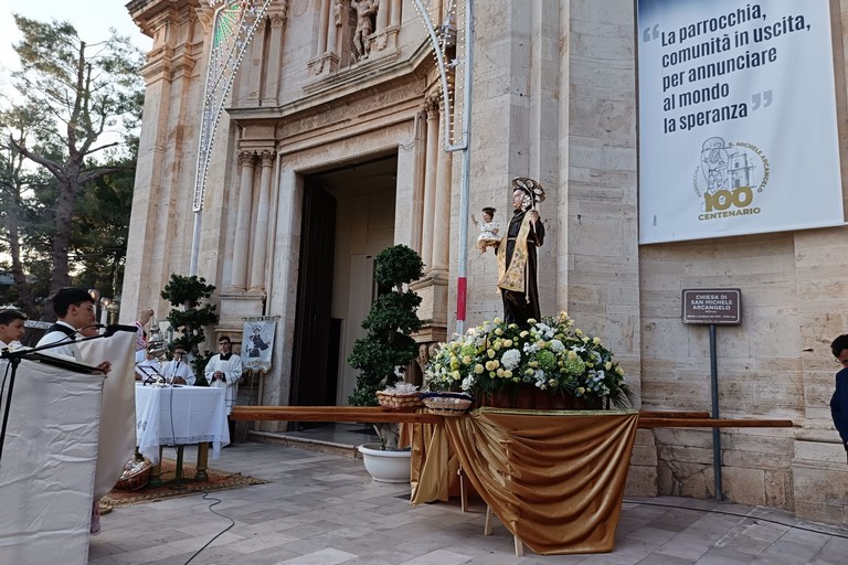 Ruvo di Puglia celebra sant’Antonio: ieri sera una festa dal cuore antico - LE FOTO