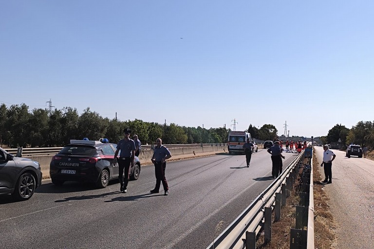 Auto investe gruppo di ciclisti sulla 231: il conducente è di Ruvo di Puglia
